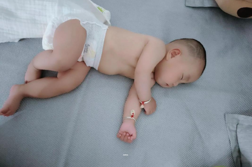 许昌宝宝脚心出汗怎么回事